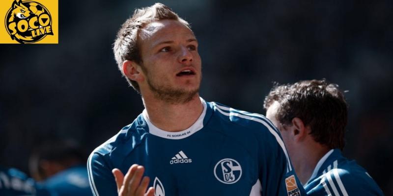 Cầu Thủ Ivan Rakitic – Nhạc Trưởng Thầm Lặng Của Tuyển Croatia 2 Ivan Rakitic với màu áo Schalke 04 có phong cách chơi bóng sáng tạo và tự tin