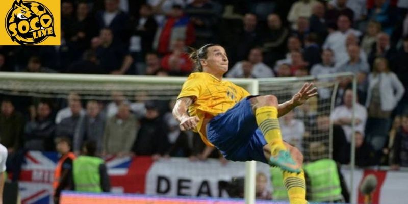 Ibrahimovic thực hiện cú móc bóng nổi tiếng từng được xem là bàn thắng của năm