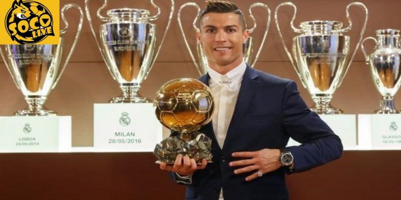 Ronaldo nhận Quả bóng vàng, minh chứng cho thành tích cá nhân đỉnh cao